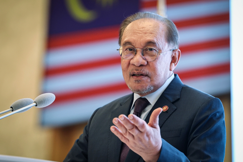 Anwar Ibrahim Acknowledges Support as Parliament Prepares for Tabung Haji RCI Debate