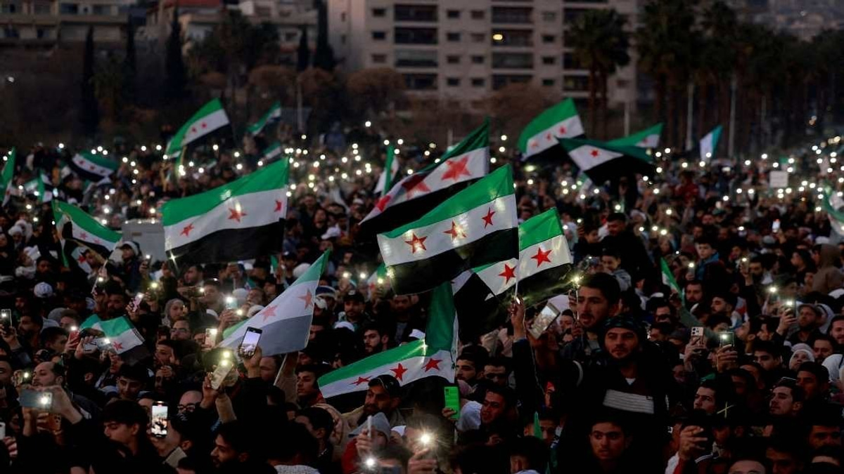 Israeli Artillery Strikes Quneitra as Regional Tensions Mount Following Assad's Fall
