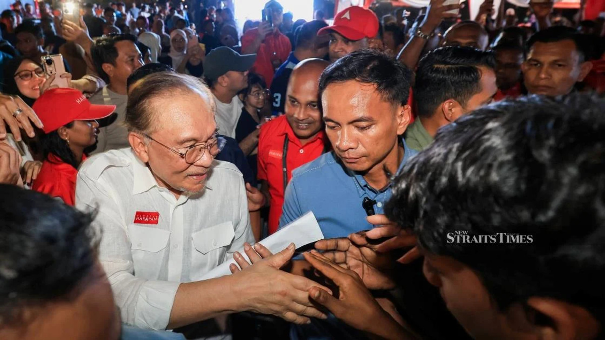 Anwar Rebuffs Early Election Calls, Affirms Government's Popular Mandate