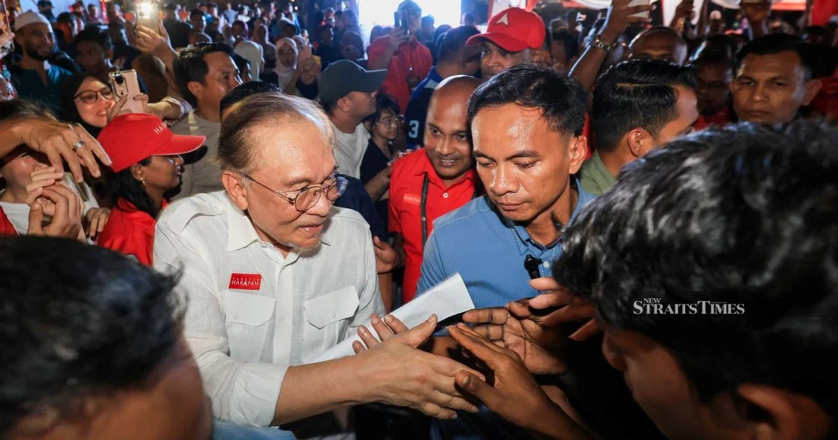Anwar Rebuffs Early Election Calls, Affirms Government's Popular Mandate
