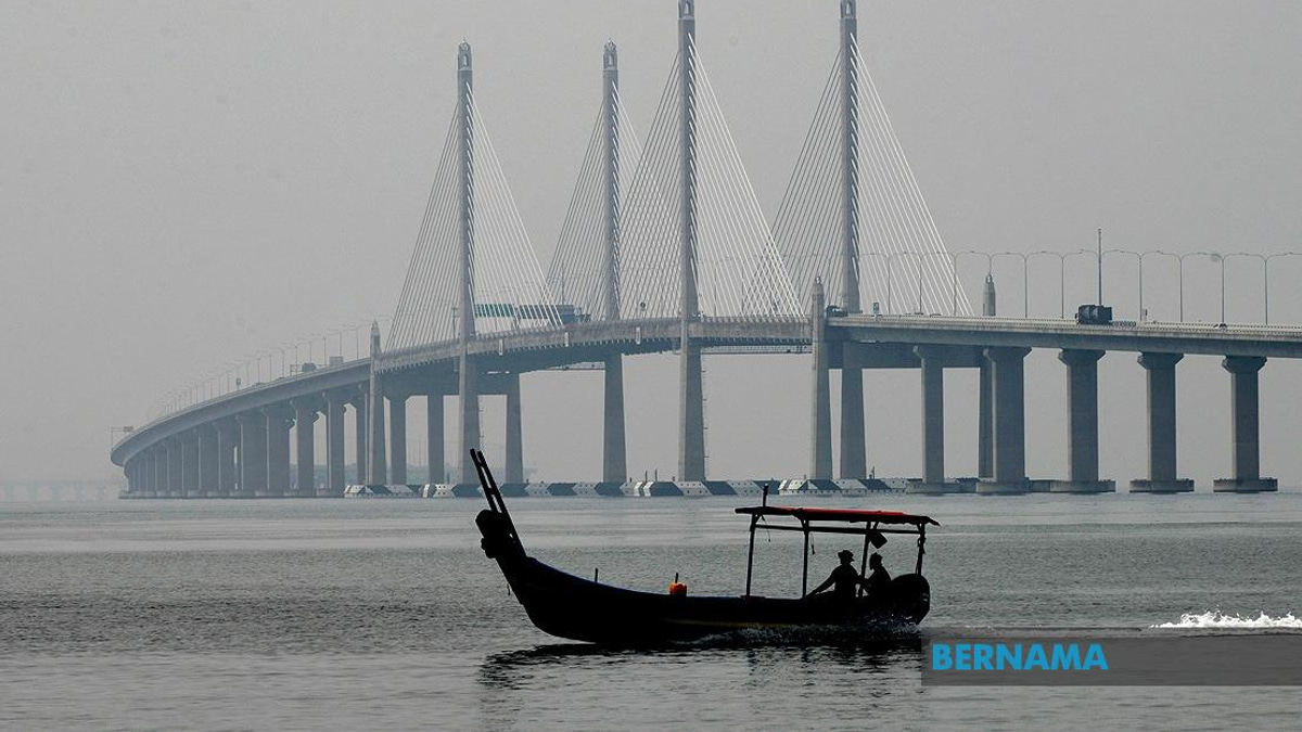 Penang Seeks Balanced Solution to Fishing Ban Affecting Livelihoods at Bridge Corridors