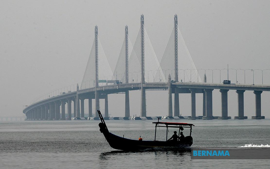 Penang Seeks Balanced Solution to Fishing Ban Affecting Livelihoods at Bridge Corridors
