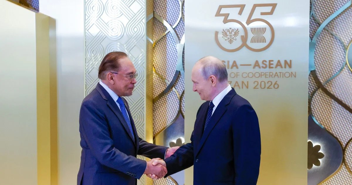 Anwar and Putin Chart Closer Ties on Energy and Trade in Historic Kazan Meeting