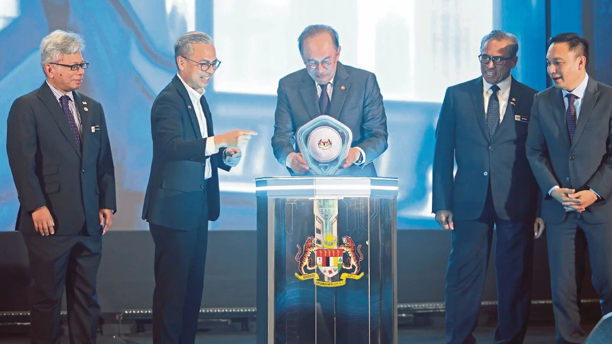 Malaysia Must Evolve Security Strategy Beyond Traditional Frameworks, Anwar Says