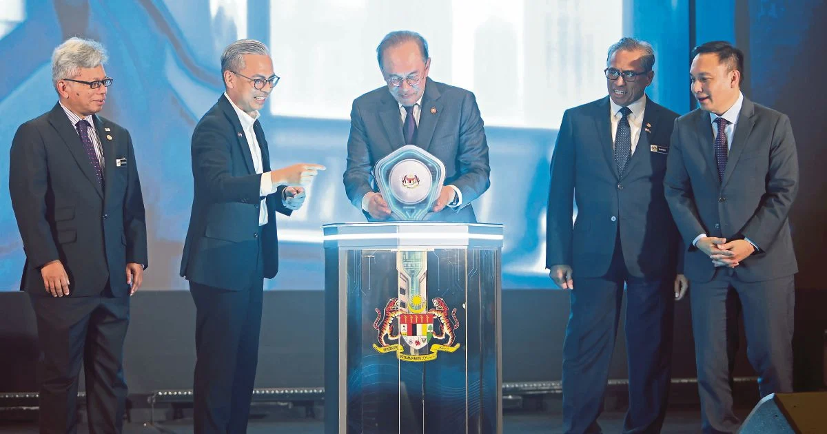 Malaysia Must Evolve Security Strategy Beyond Traditional Frameworks, Anwar Says