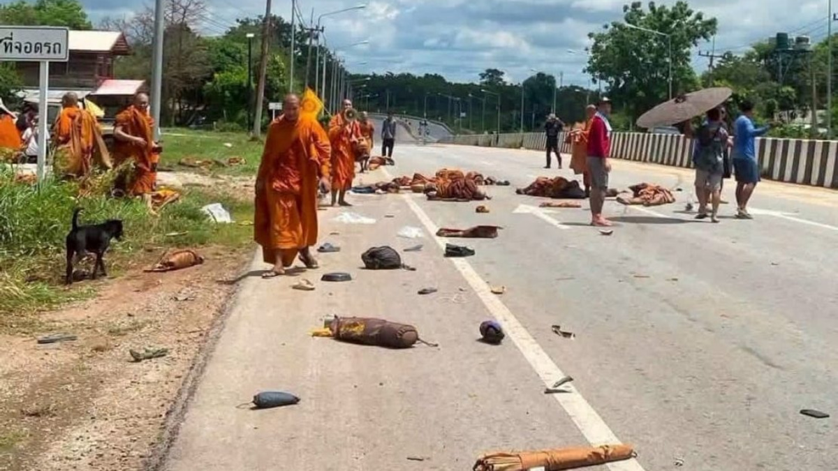 Eight Monks Killed as Speeding Pickup Truck Strikes Pilgrimage Group in Thailand