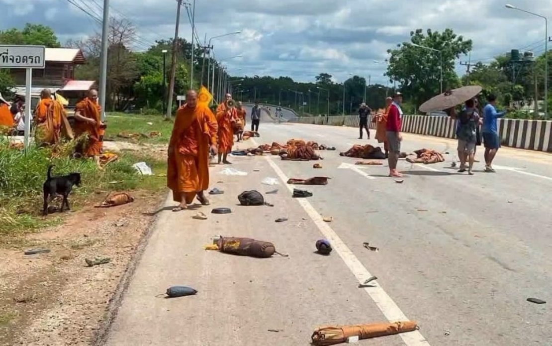 Eight Monks Killed as Speeding Pickup Truck Strikes Pilgrimage Group in Thailand