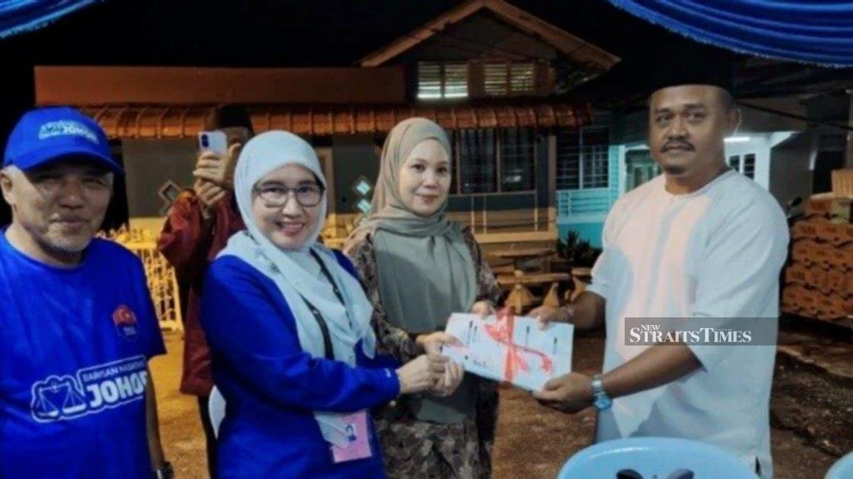 200 switchers boost Umno campaign in Johor as election nears
