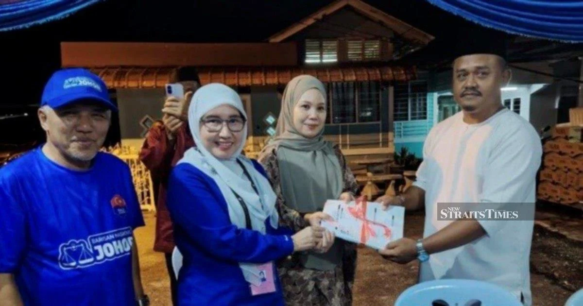 200 switchers boost Umno campaign in Johor as election nears