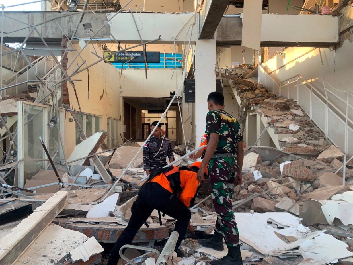 Powerful 7.7 magnitude earthquake strikes Indonesia's Flores region, killing at least two