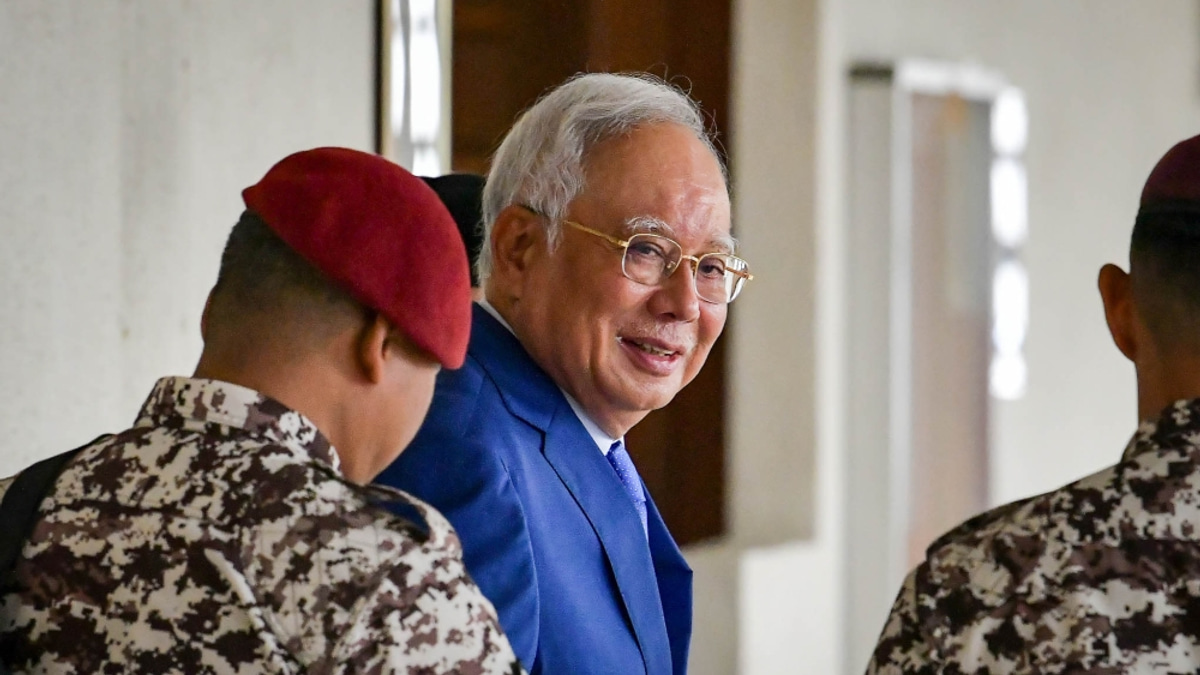 Najib Undergoes Coronary Procedure in Stable Condition