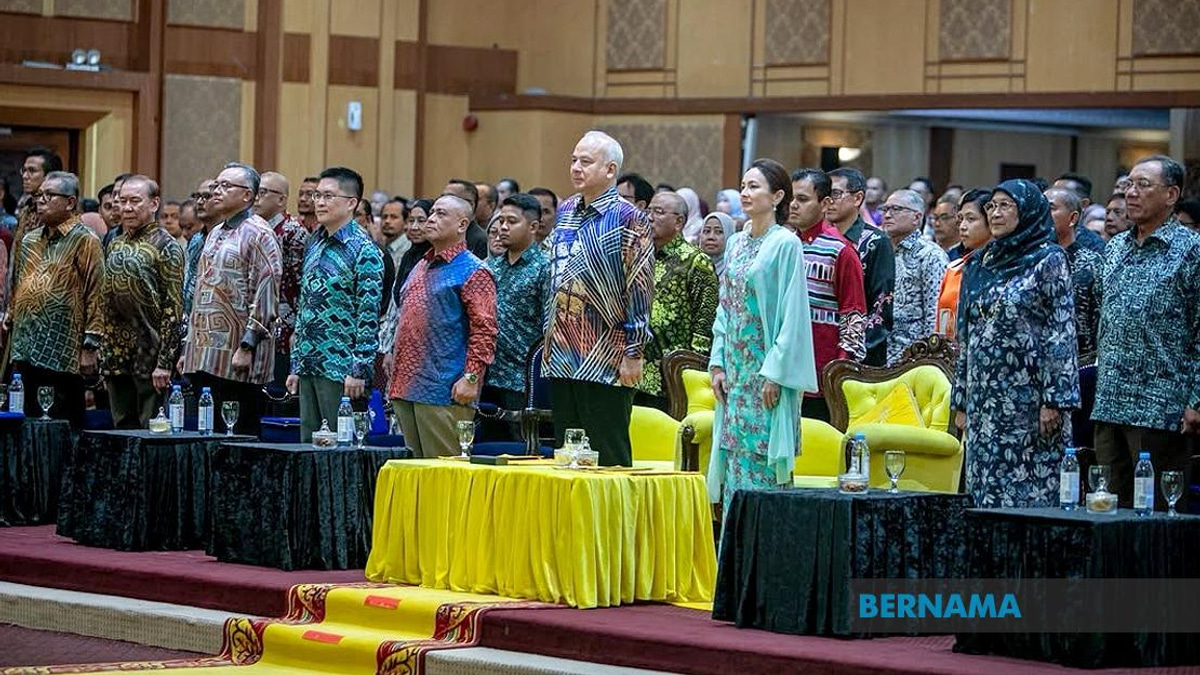 Sultan Nazrin Opens Perak Merdeka Month Celebration, Highlights Student Achievement