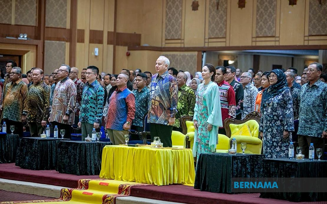 Sultan Nazrin Opens Perak Merdeka Month Celebration, Highlights Student Achievement