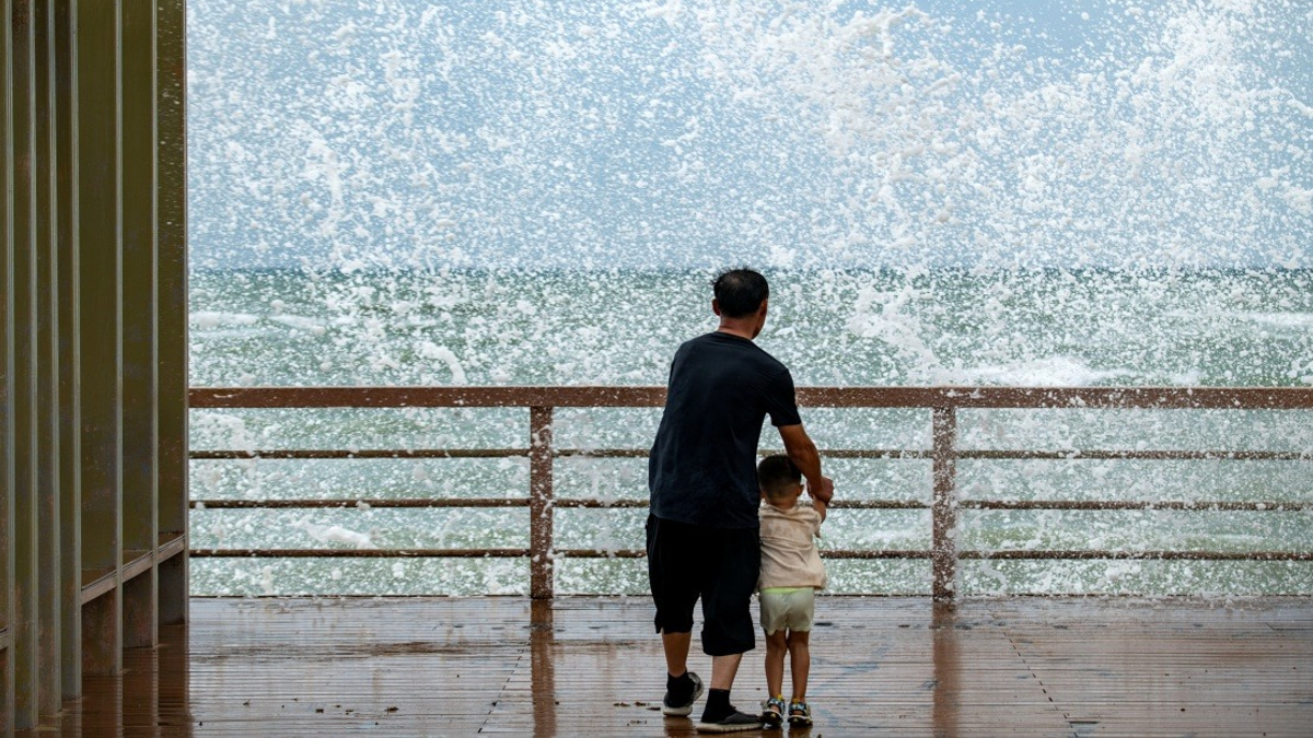Typhoon Maysak Batters Hainan, Shutting Down Transport Networks Across South China