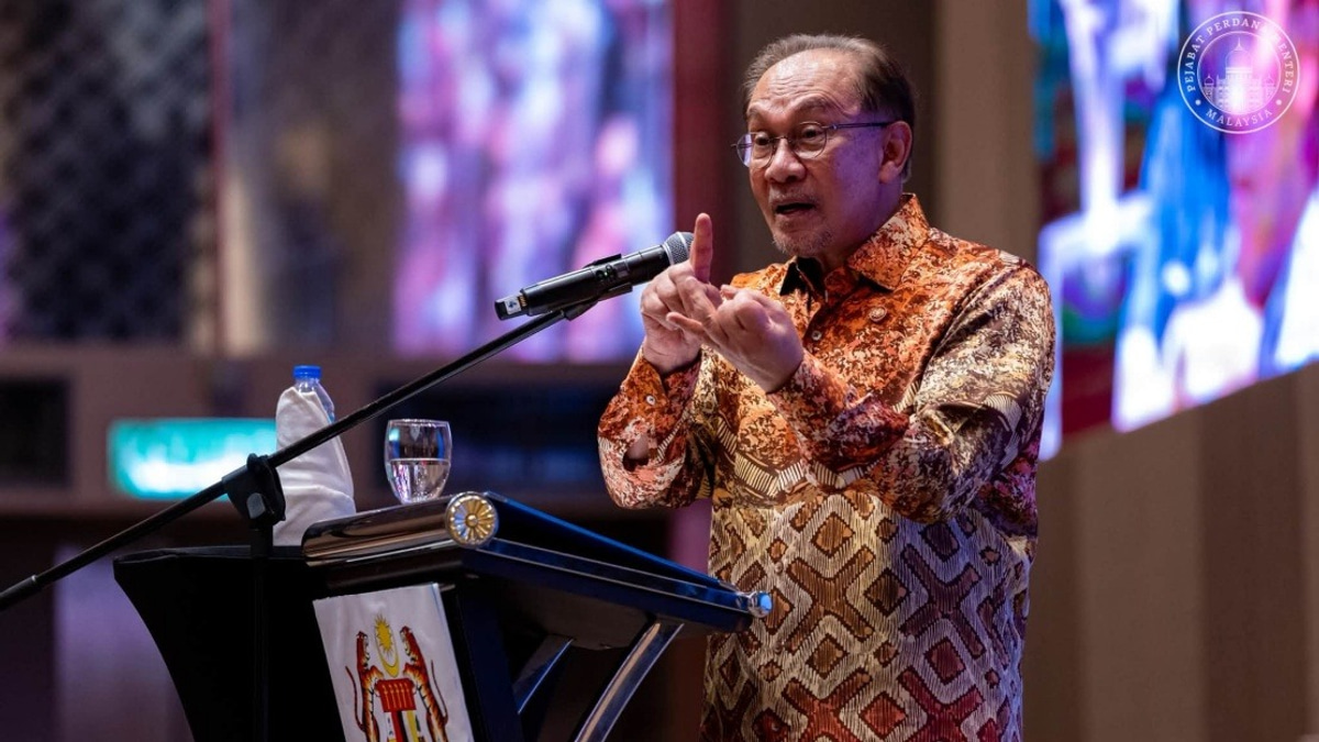 Government Committed to Supporting Young People Through Complex Challenges, Says PM Anwar