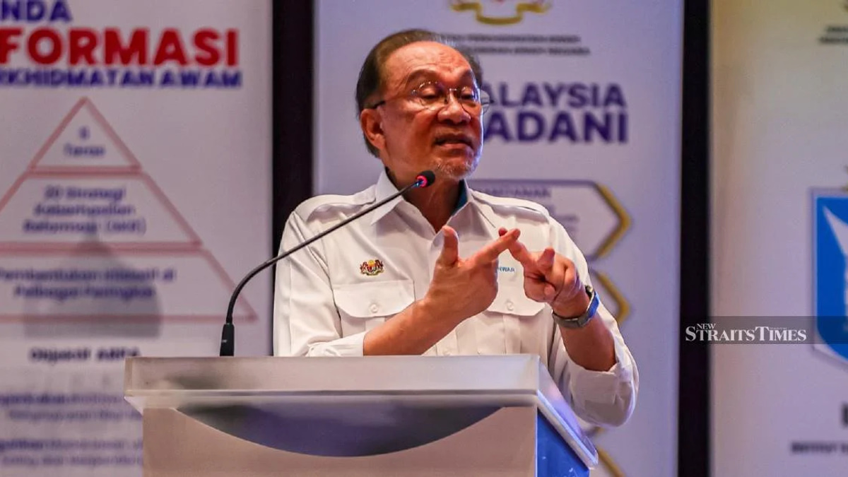 Anwar Defends Mat Sabu's Remarks, Calls for Political Restraint