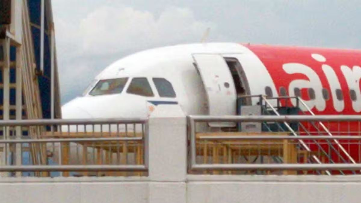 AirAsia flight from Tacloban grounded over landing gear defect