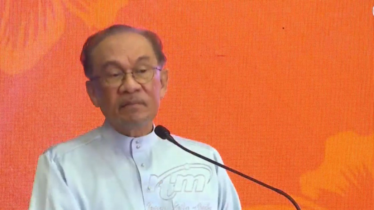 Anwar Pledges Accountability for Tabung Haji and Felda Misconduct Regardless of Political Considerations