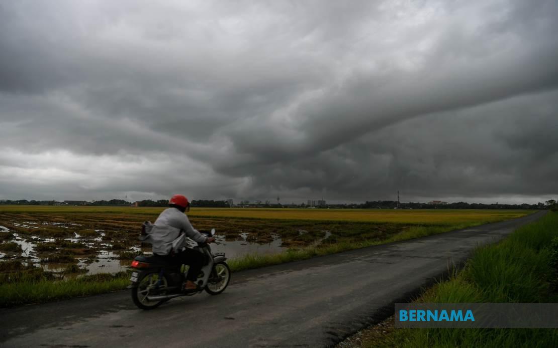 Eight States Brace for Severe Weather as MetMalaysia Issues Thunderstorm Alert Until Evening