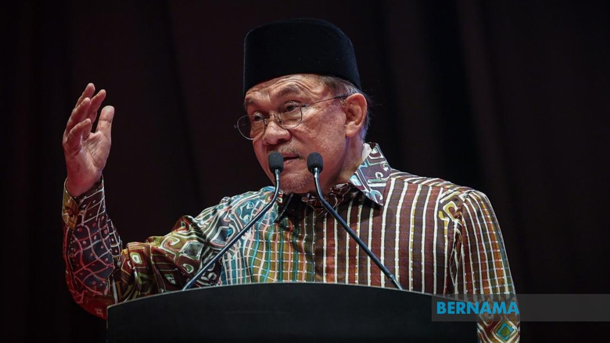 Waqf and Dakwah Bodies Must Balance AI Adoption With Moral Values, Says PM Anwar