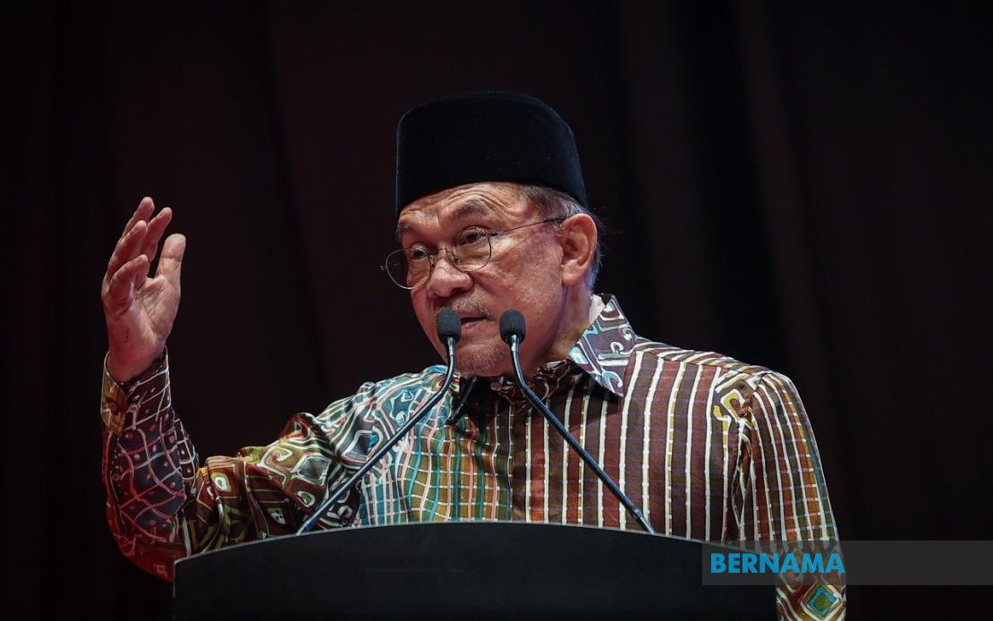 Waqf and Dakwah Bodies Must Balance AI Adoption With Moral Values, Says PM Anwar