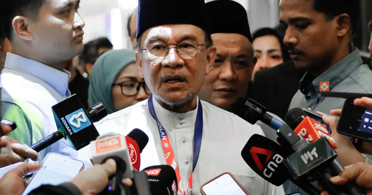 Anwar Rebuffs Trust Concerns Raised by Khairy, Attributes Disagreement to Differing Perspectives