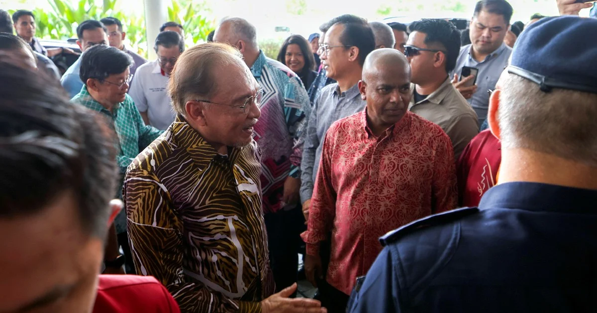 Anwar Hails Petronas Win of Two Major Turkmen Gas Fields