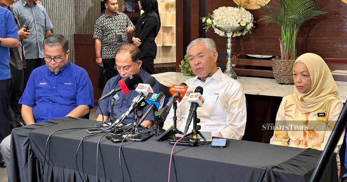 Zahid urges unity allies to shelve Najib and Rosmah issues during Johor poll push