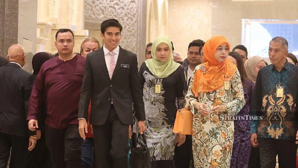Syed Saddiq at Federal Court as Prosecutors Seek to Restore Corruption Conviction