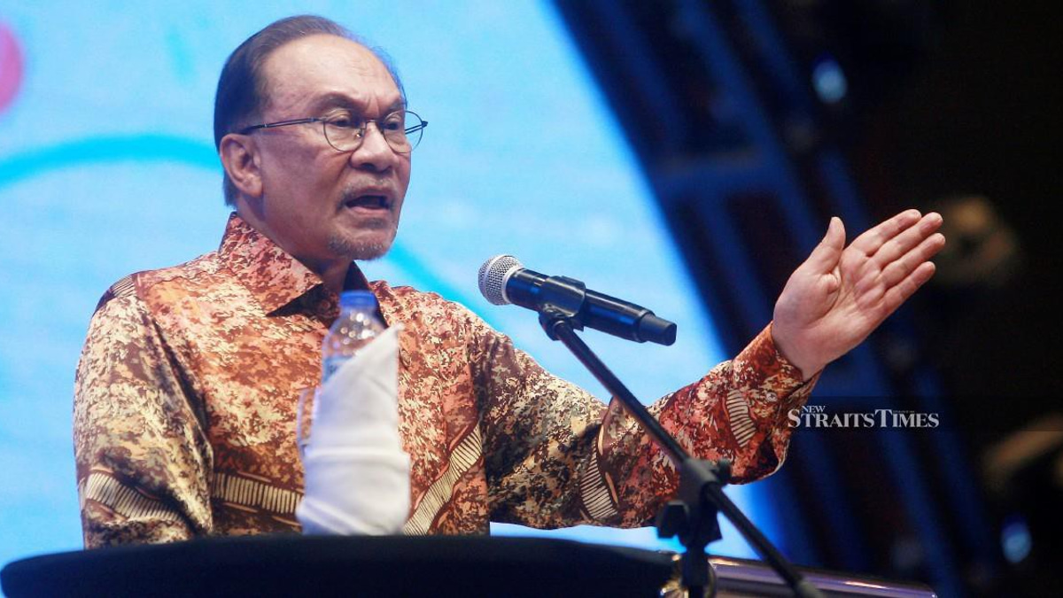 Anwar Denies Political Motives Behind Tabung Haji and Felda Probes