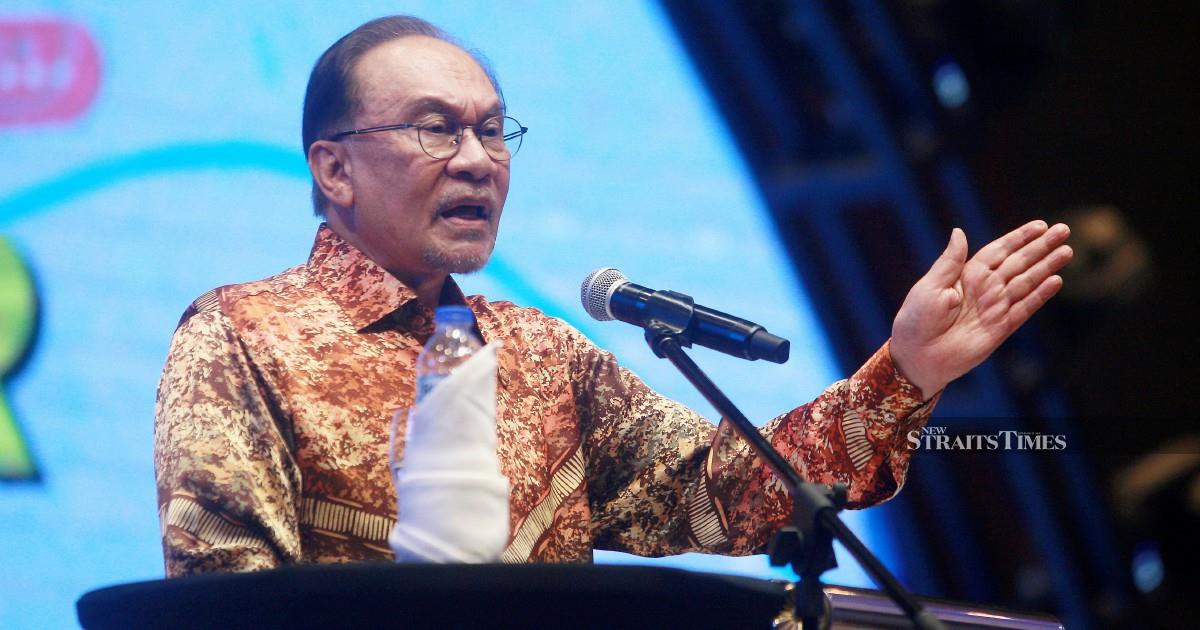 Anwar Denies Political Motives Behind Tabung Haji and Felda Probes