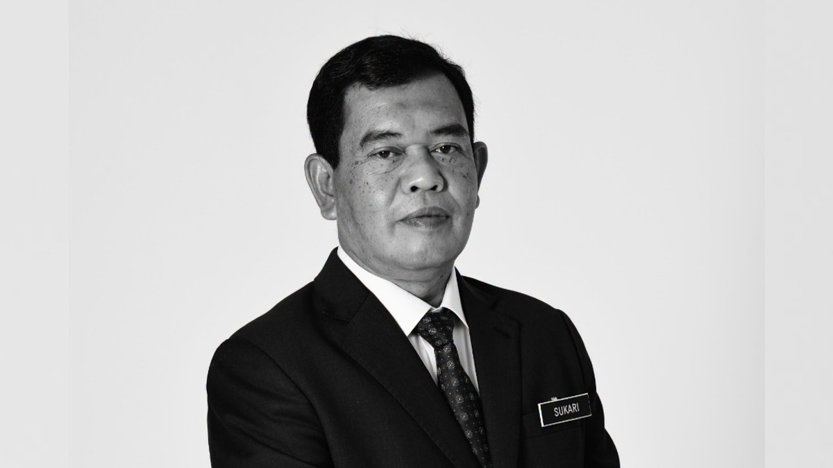 Communications Minister Fahmi Extends Condolences Over Death of Former Information Department Chief Mohd Sukari