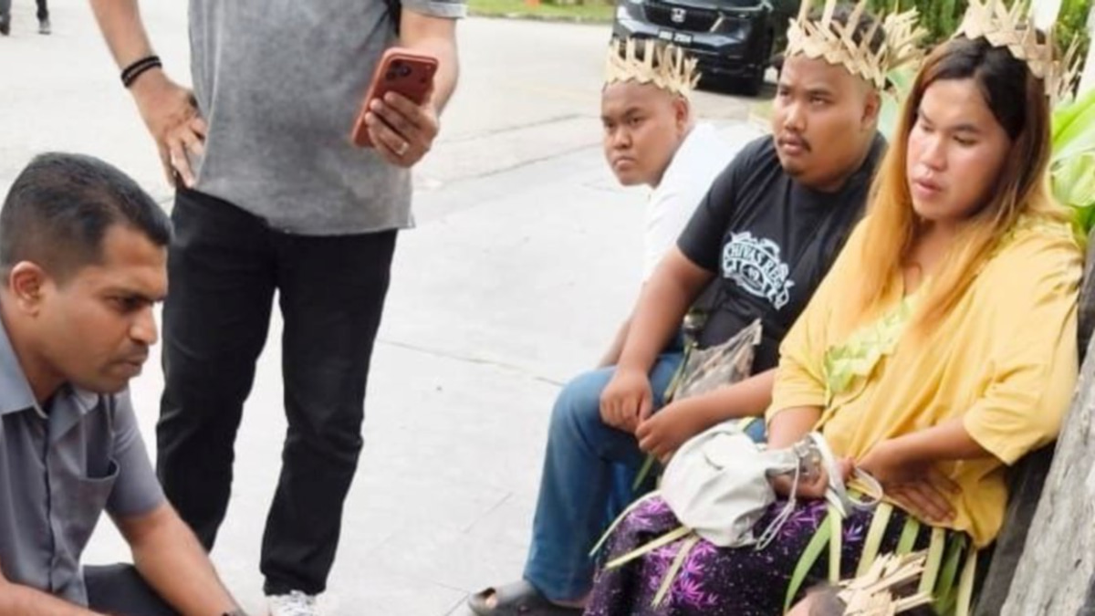 Orang Asli from Kampung Sungai Cot trek to PM's residence seeking intervention in land dispute