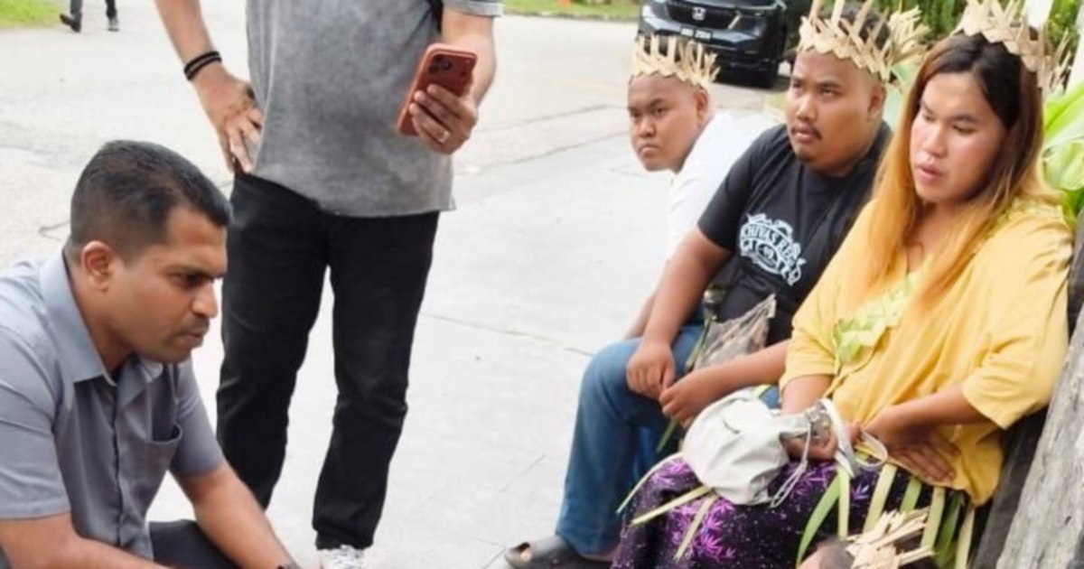 Orang Asli from Kampung Sungai Cot trek to PM's residence seeking intervention in land dispute