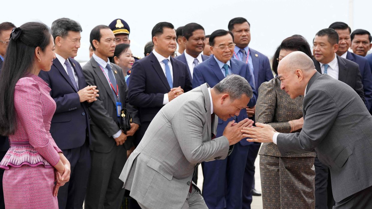 Cambodia's King Sihamoni Returns Home After Prostate Cancer Treatment in China