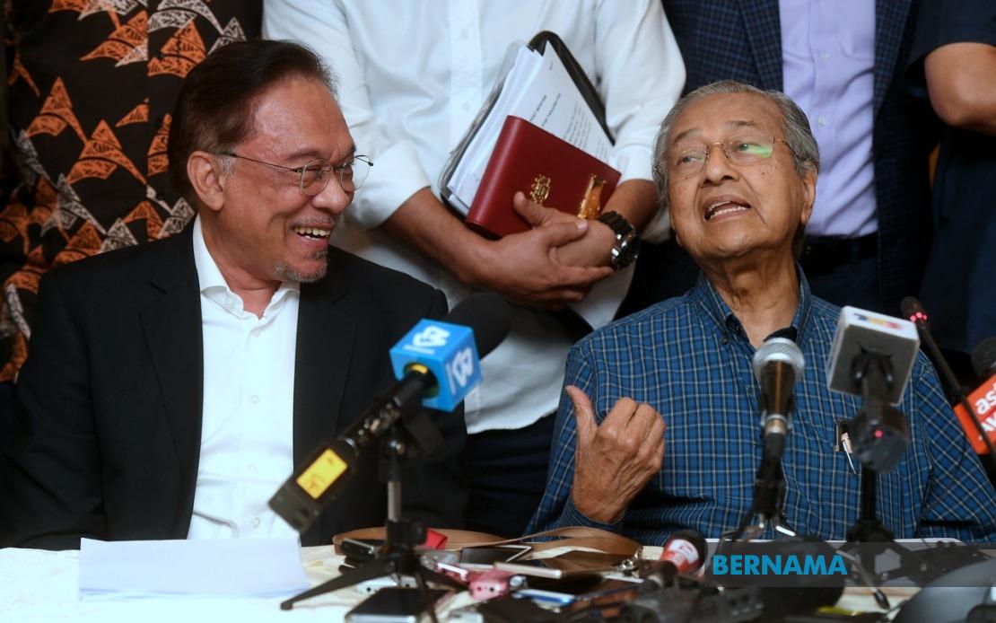 Anwar Ibrahim Wishes Tun Dr Mahathir Happy 101st Birthday