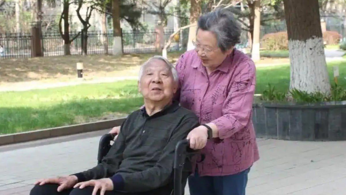 Beijing Woman, 90, Transforms Alzheimer's Care into a Lesson on Preserving Human Dignity