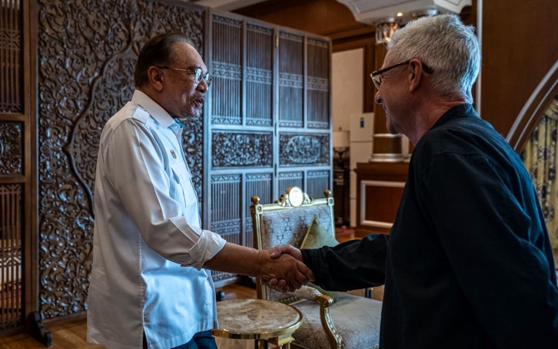 Anwar Consults Singapore on F1 Grand Prix Best Practices as Malaysia Prepares October Bahrain Race