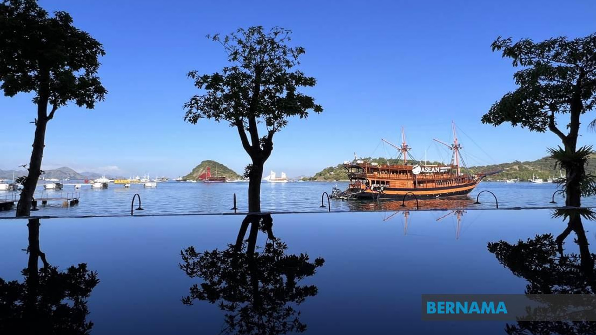 Southeast Asia's Economic Momentum: Indonesia Tackles Waste, Region Embraces Green Energy and Food Innovation