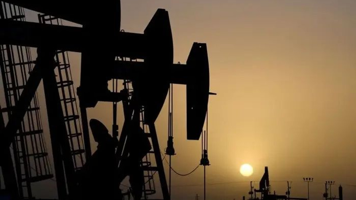 Oil prices surge amid escalating US-Iran tensions and threats to key shipping routes