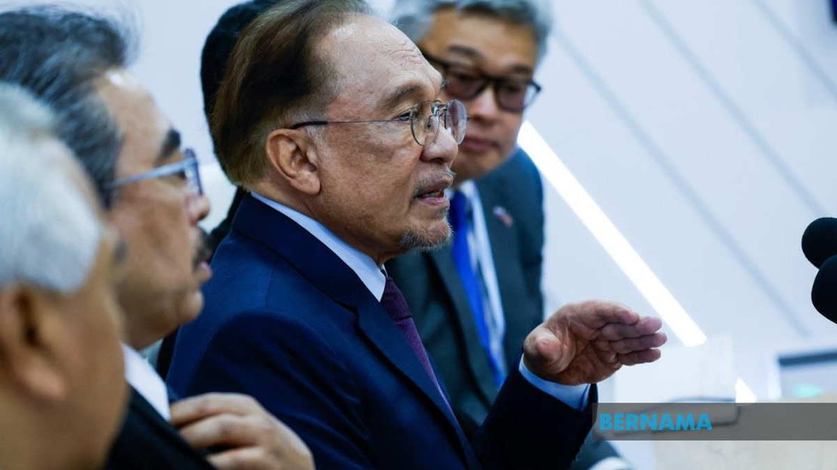 Anwar's Russia Mission Secures Long-term Energy Supplies, Expands Regional Ties