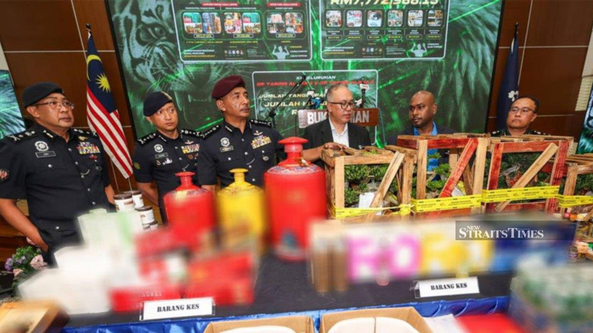 Police smash two smuggling rings, arrest five with RM12.8 million haul