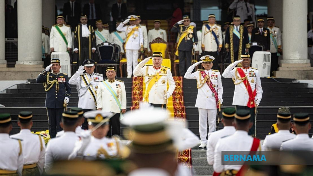 Sultan Nazrin Presides Over Perak Warriors' Day Celebration and Mosque Opening