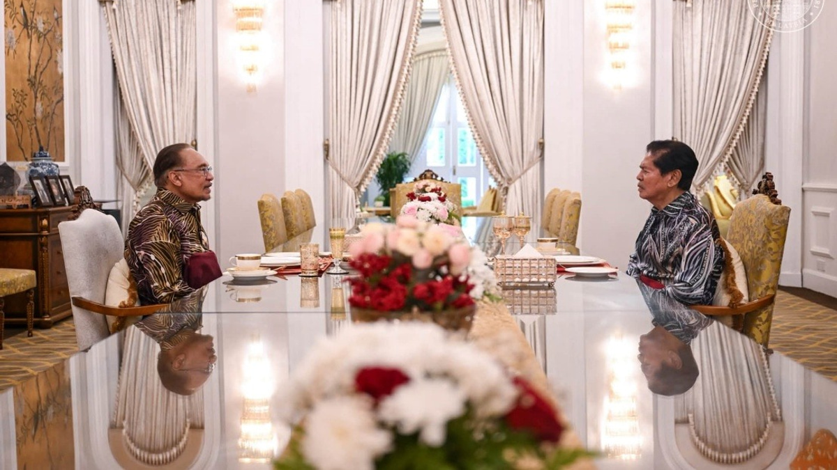 Anwar Concludes Penang Visit with Governor's Residence Reception