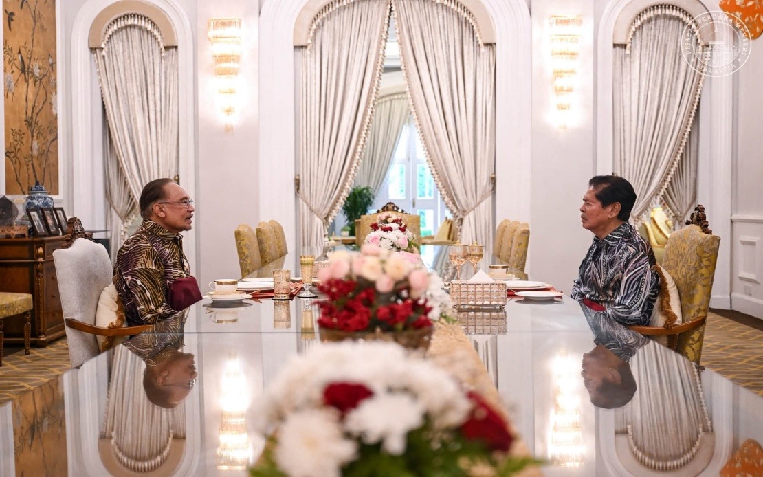 Anwar Concludes Penang Visit with Governor's Residence Reception