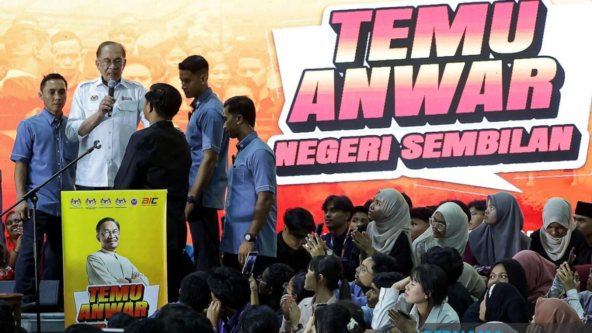 PM Anwar Pushes for Grassroots Participation in F1 Economic Windfall