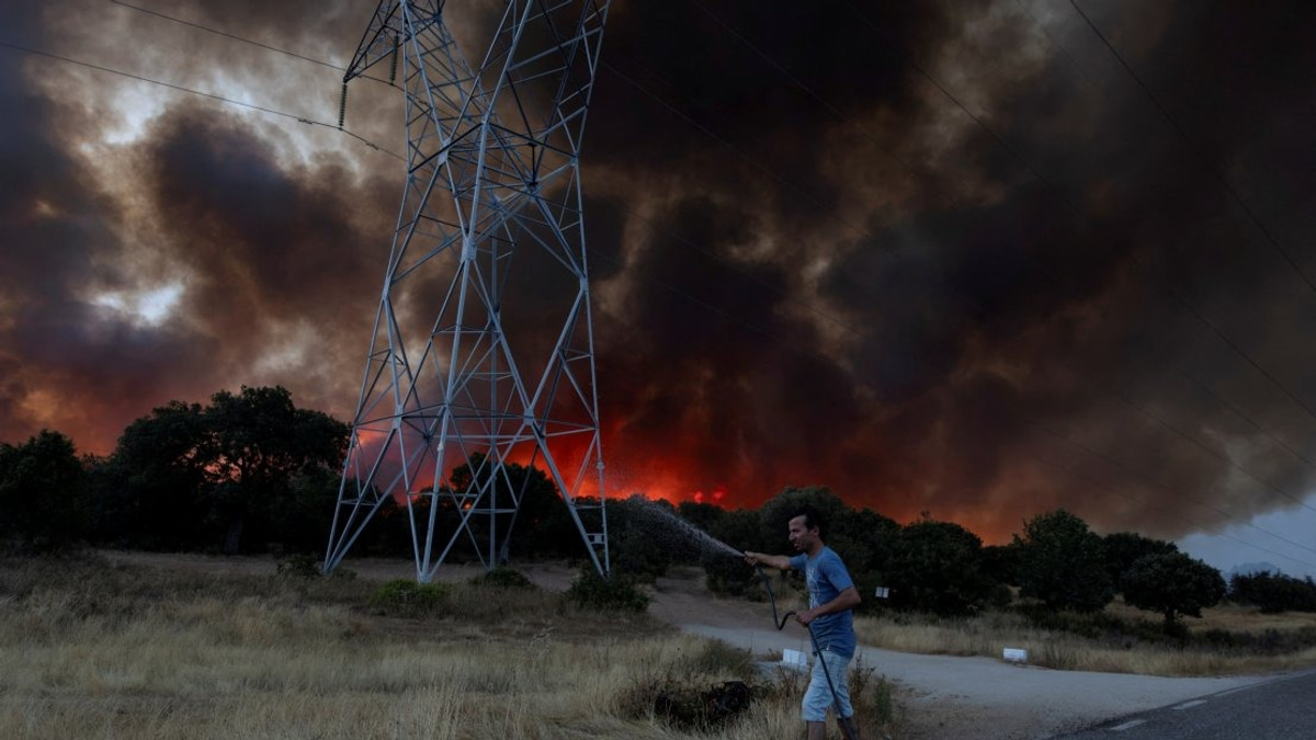Spain Battles Multiple Wildfires as Heat Emergency Spreads Across Nation