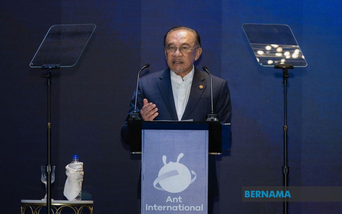 Malaysia Must Accelerate AI Workforce Preparation, Anwar Urges