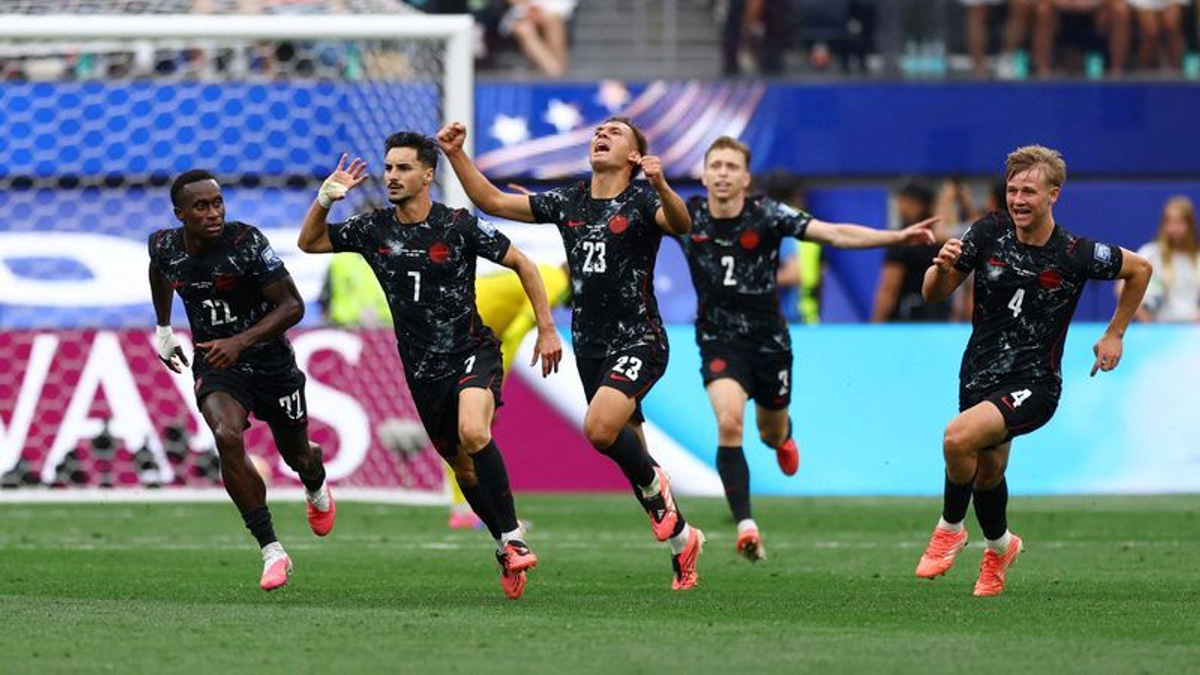 Eustaquio's Late Goal Sends Canada Into World Cup Quarter-Finals for First Time
