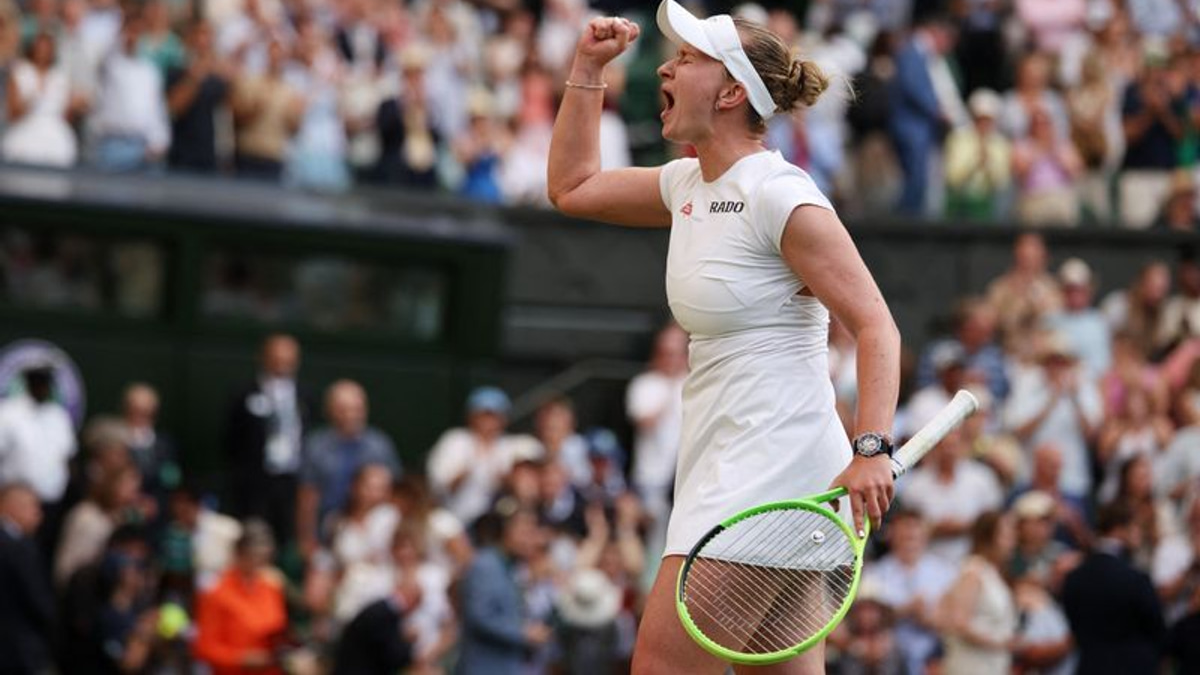 Krejcikova Stages Comeback to Outlast Andreeva at Wimbledon
